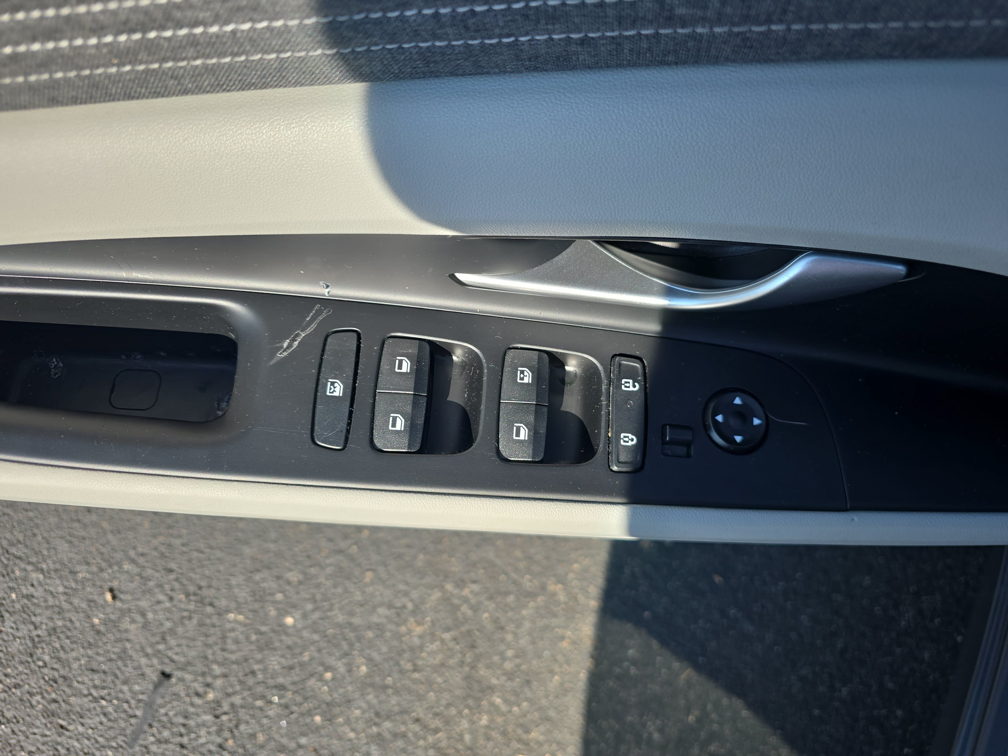Used 2025 Hyundai Elantra Limited FWD image 27