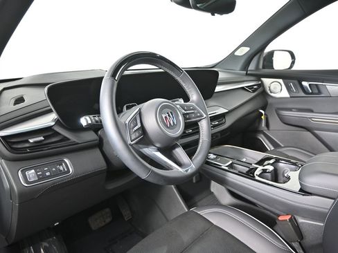 Used 2025 Buick Enclave Avenir image 24