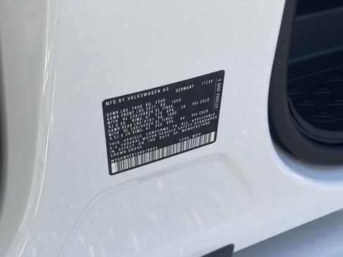 Certified 2025 Volkswagen ID. Buzz Pro S image 30