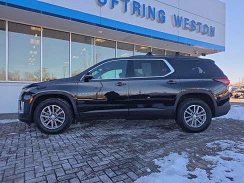 Used 2023 Chevrolet Traverse LT image 2