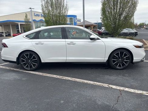 Used 2023 Honda Accord Touring image 4