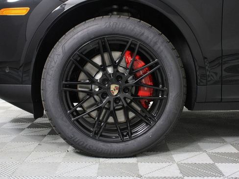 New 2026 Porsche Cayenne S AWD/4WD image 17