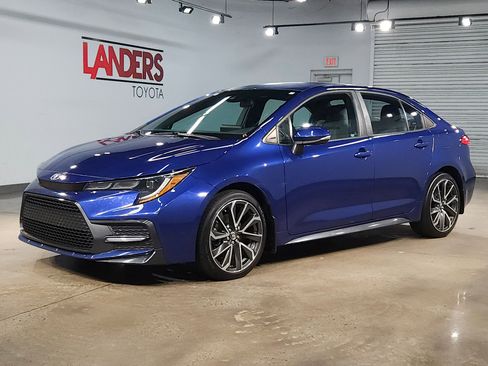 Used 2022 Toyota Corolla SE image 3