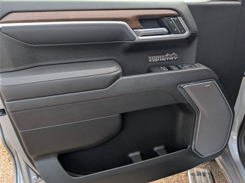 Used 2025 Chevrolet Silverado 1500 High Country AWD/4WD image 16