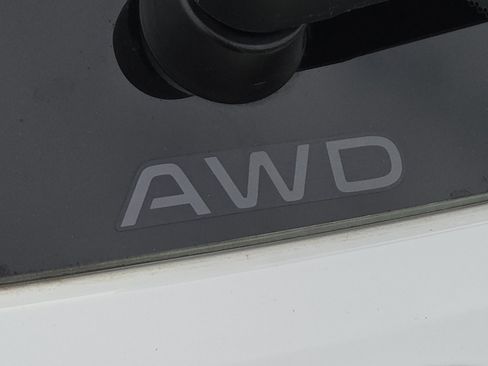 Used 2025 Honda HR-V LX image 9