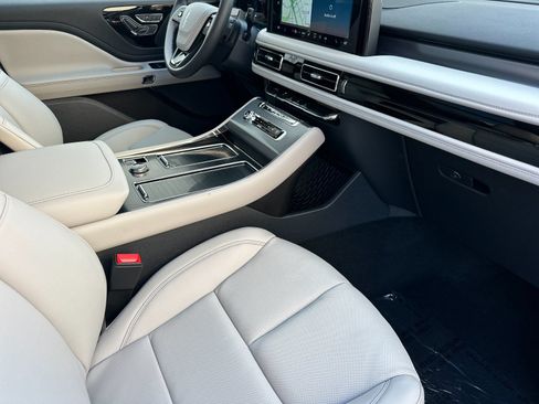 New 2026 Lincoln Aviator AWD image 16