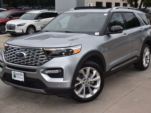 Used 2023 Ford Explorer Platinum w/ Technology Package AWD/4WD image 38