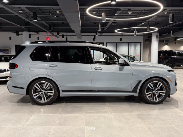 Used 2026 BMW X7 xDrive40i w/ M Sport Package AWD/4WD image 4