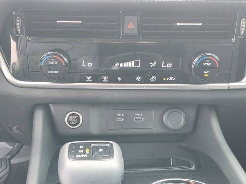 Certified 2023 Nissan Rogue SV image 17