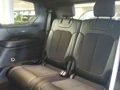 Used 2025 Jeep Grand Cherokee L Altitude image 15