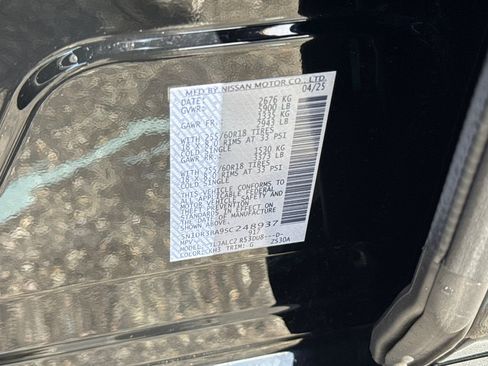 Used 2025 Nissan Pathfinder SV FWD image 32