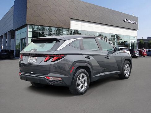 Certified 2024 Hyundai Tucson SE image 2
