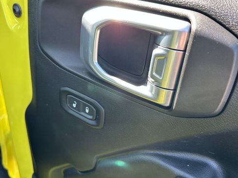 Certified 2023 Jeep Wrangler Unlimited Rubicon 4xe image 17