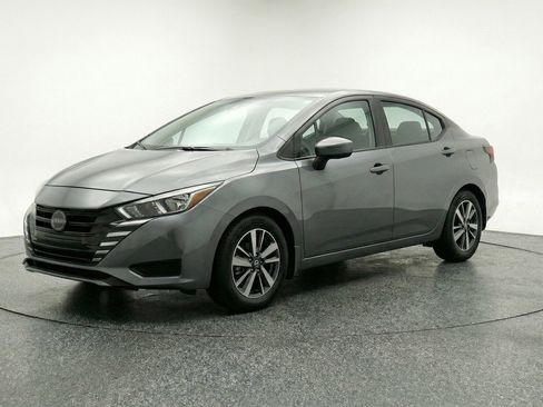 Used 2025 Nissan Versa SV image 3