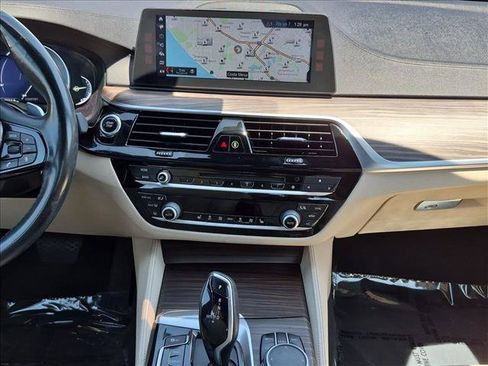 Used 2018 BMW 530e RWD image 15