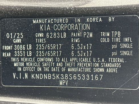 Used 2025 Kia Carnival FWD image 12