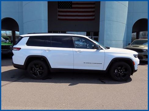 Used 2023 Jeep Grand Cherokee L Laredo AWD/4WD image 1