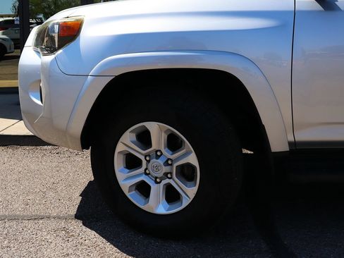 Used 2014 Toyota 4Runner SR5 AWD/4WD image 5