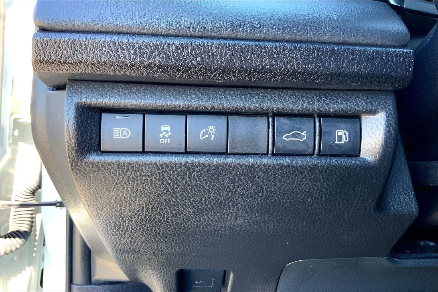 Used 2025 Toyota Camry XSE FWD image 33