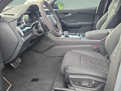 New 2025 Audi RS Q8 performance image 9