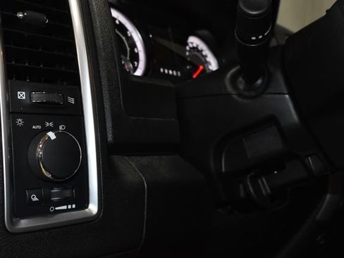 Used 2022 RAM 1500 Classic SLT image 27