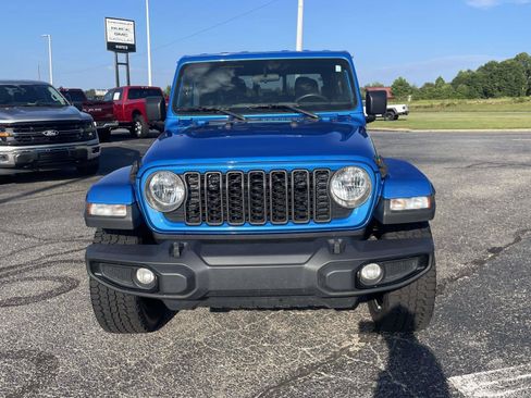 Certified 2024 Jeep Gladiator Sport AWD/4WD image 10