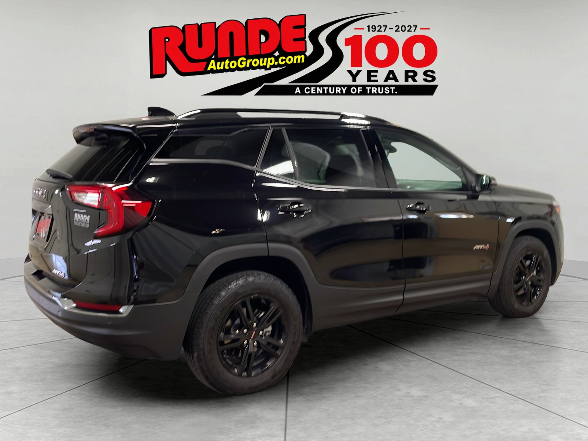 Used 2024 GMC Terrain AT4 w/ Tech Package AWD/4WD image 5