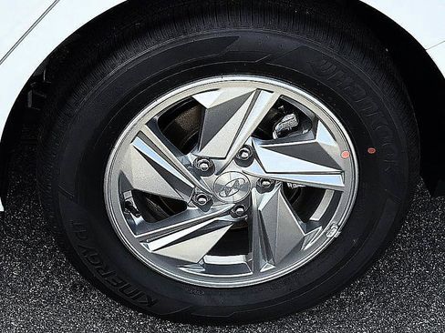 New 2026 Hyundai Elantra SE FWD image 5