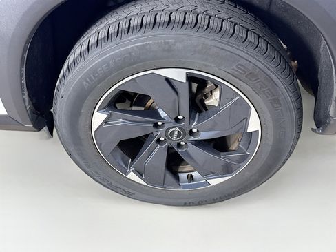 Used 2024 Nissan Rogue SV FWD image 35