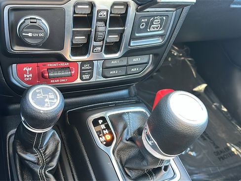 Used 2025 Jeep Wrangler Unlimited Rubicon 4xe image 24