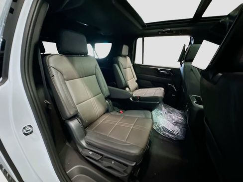 New 2026 Chevrolet Suburban High Country image 32