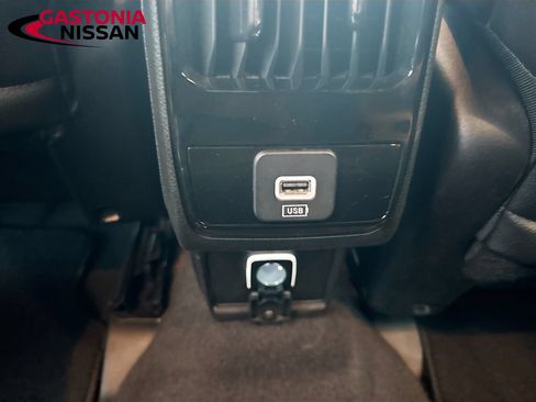 Used 2025 Jeep Compass Latitude AWD/4WD image 30