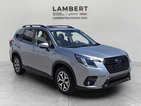 Used 2023 Subaru Forester Premium AWD/4WD image 3