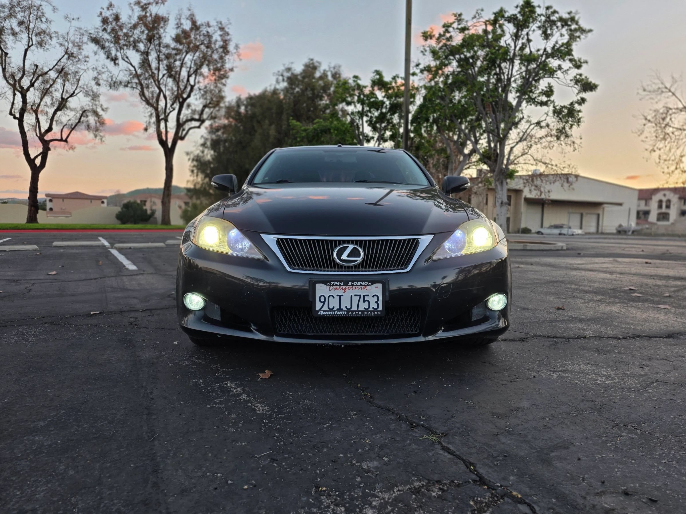 Used 2010 Lexus IS 350C w/ Luxury Pkg RWD image 2