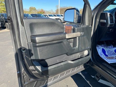 Used 2017 Ford F150 Platinum w/ Equipment Group 701A Luxury image 11