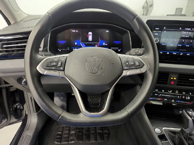 Used 2025 Volkswagen Jetta SE FWD image 30