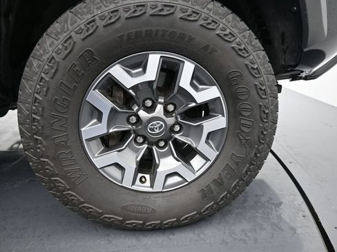 Used 2023 Toyota Tacoma TRD Off-Road AWD/4WD image 11