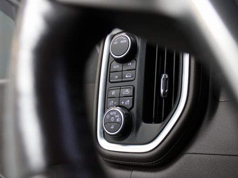 Used 2020 Chevrolet Silverado 1500 LTZ w/ LTZ Convenience Package image 30