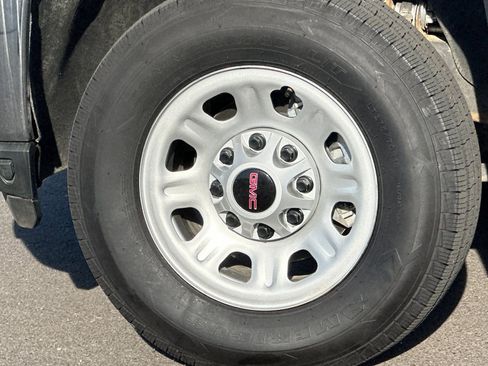 Used 2022 GMC Sierra 3500 Pro w/ Convenience Package image 28