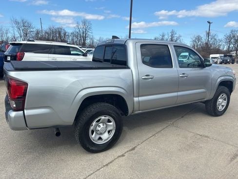 Used 2022 Toyota Tacoma SR image 9