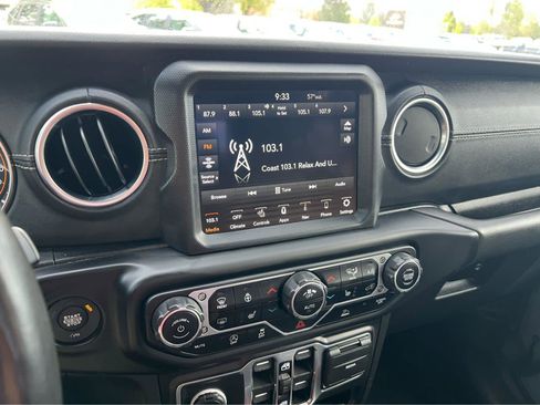 Used 2021 Jeep Gladiator Overland w/ Popular Equipment Package AWD/4WD image 37
