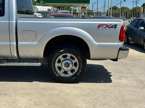 Used 2015 Ford F250 XLT w/ XLT Premium Package AWD/4WD image 16