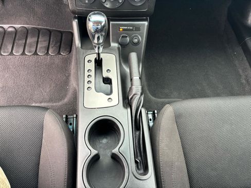 Used 2006 Pontiac G6 GT FWD image 16
