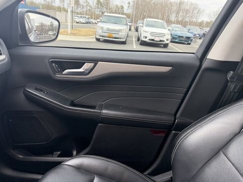 Used 2022 Ford Escape SEL image 17