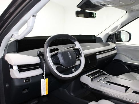 New 2026 Lincoln Navigator Premiere AWD/4WD image 25