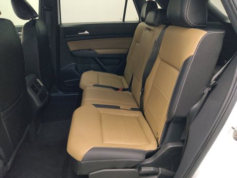 Used 2022 Volkswagen Atlas Cross Sport SE FWD image 18