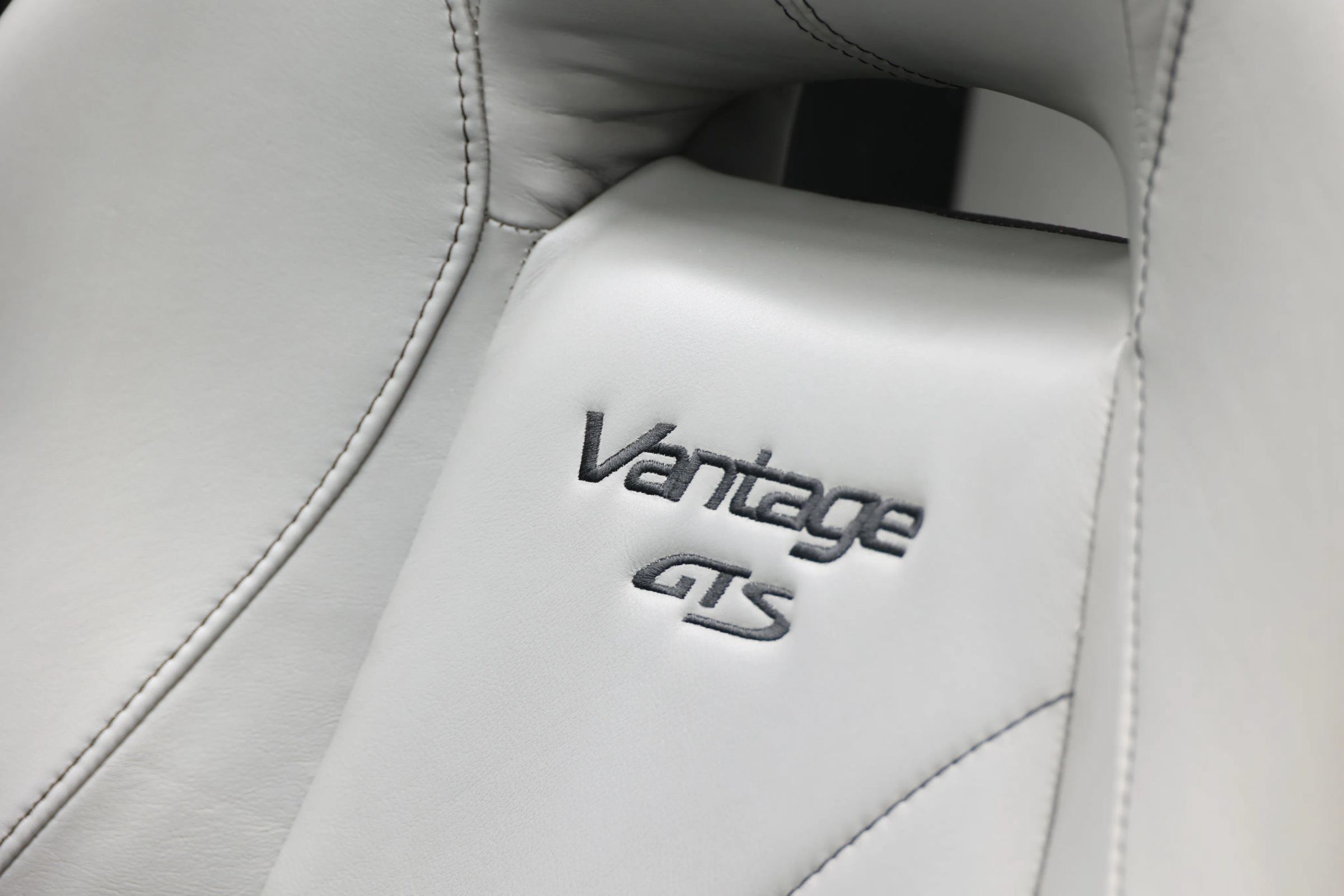 Used 2016 Aston Martin V8 Vantage S RWD image 18