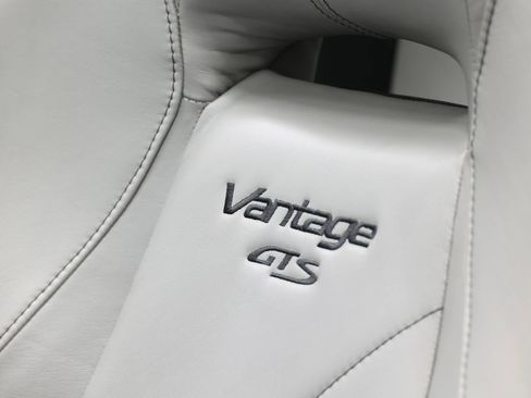 Used 2016 Aston Martin V8 Vantage S RWD image 18