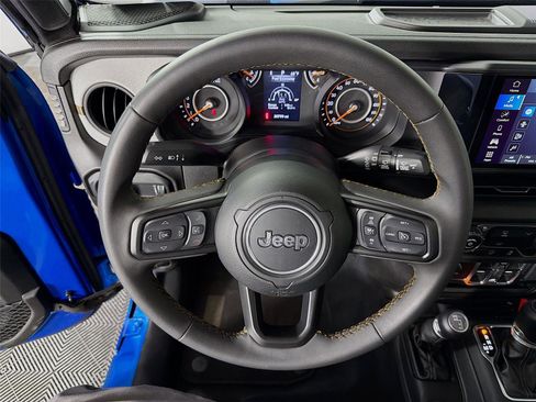 Used 2024 Jeep Wrangler Unlimited Sport AWD/4WD image 12