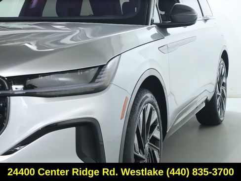 Used 2025 Lincoln Nautilus Reserve w/ Jet Appearance Package AWD/4WD image 5